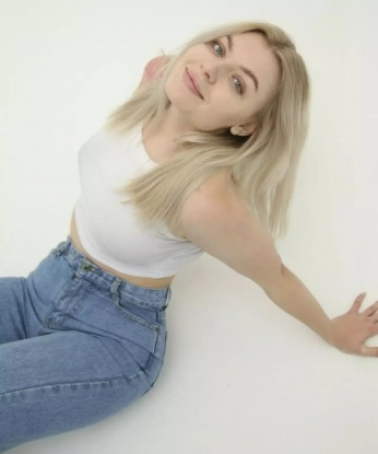 Сексуальная бестия готова исполнить все твои фантазии. Я создана для того, чтобы удовлетворять тебя и приносить радость. Позвони мне, и мы создадим незабываемую атмосферу. 450, 25 лет