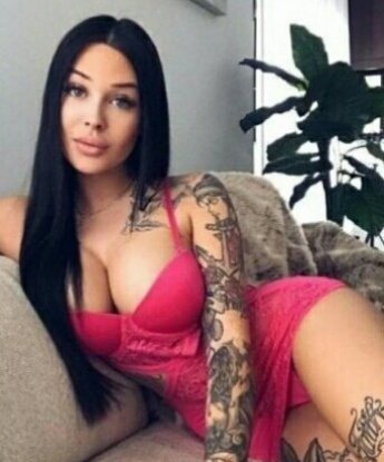 Люблю добавлять огонь в серые будни и создавать моменты, которые ты будешь вспоминать до самой старости. Моя коллекция услуг включает в себя все, о чем ты только мечтал, и даже больше. 💋 У меня много фото, так что ты сразу увидишь, какая я прекрасная. Мой внешний вид не оставит тебя равнодушным, а сексуальная энергия переполняет каждую клеточку моего тела. Живу в Москве, городе, где мечты сбываются, и готова поделиться своими сказочными возможностями с тобой. Уже много довольных клиентов оценили мои нежные прикосновения и высокий профессионализм. Оставься наедине со мной, и я покажу тебе незабываемый мир наслаждения. 💫💕 9148, 21 год